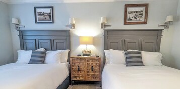 客房 (Grand Cayman) | 意大利 Frette 床单、高档床上用品、熨斗/熨衣板、免费 WiFi