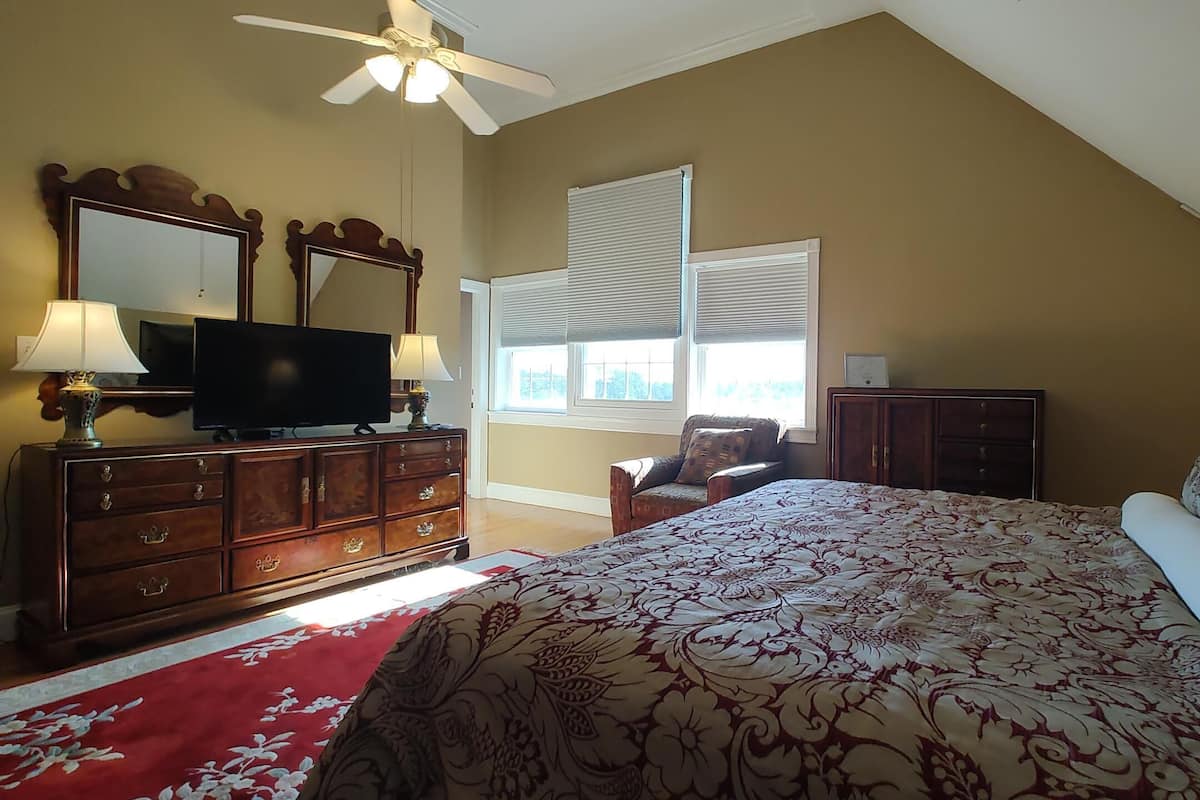 Luxury Double Room, Ensuite, Harbor View (The Diplomat)