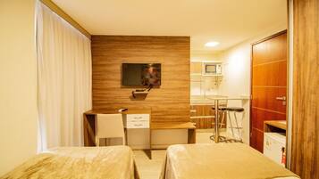 Quarto duplo standard, 1 quarto | Cofres nos quartos, escrivaninha, cortinas blackout