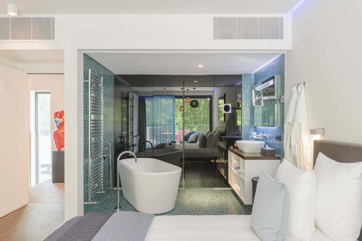 Phòng Suite, ban công | Bộ trải giường bằng vải cotton Ai Cập, minibar, két bảo mật tại phòng