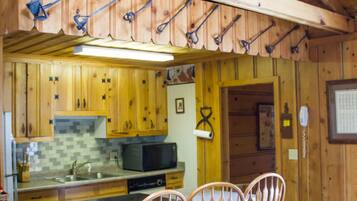 Cabaña, baño privado (Branding Iron Cabin) | Muebles diferentes y wifi gratis