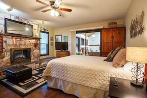 Sengetøy av topp kvalitet, senger med overmadrass og strykejern/-brett