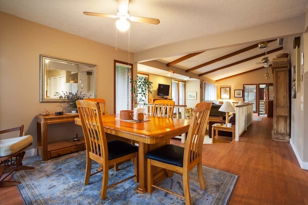 객실 내 식사 공간