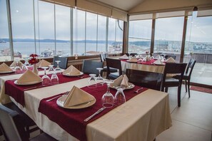 Breakfast and dinner served - Çanak Hotel (Çanakkale)