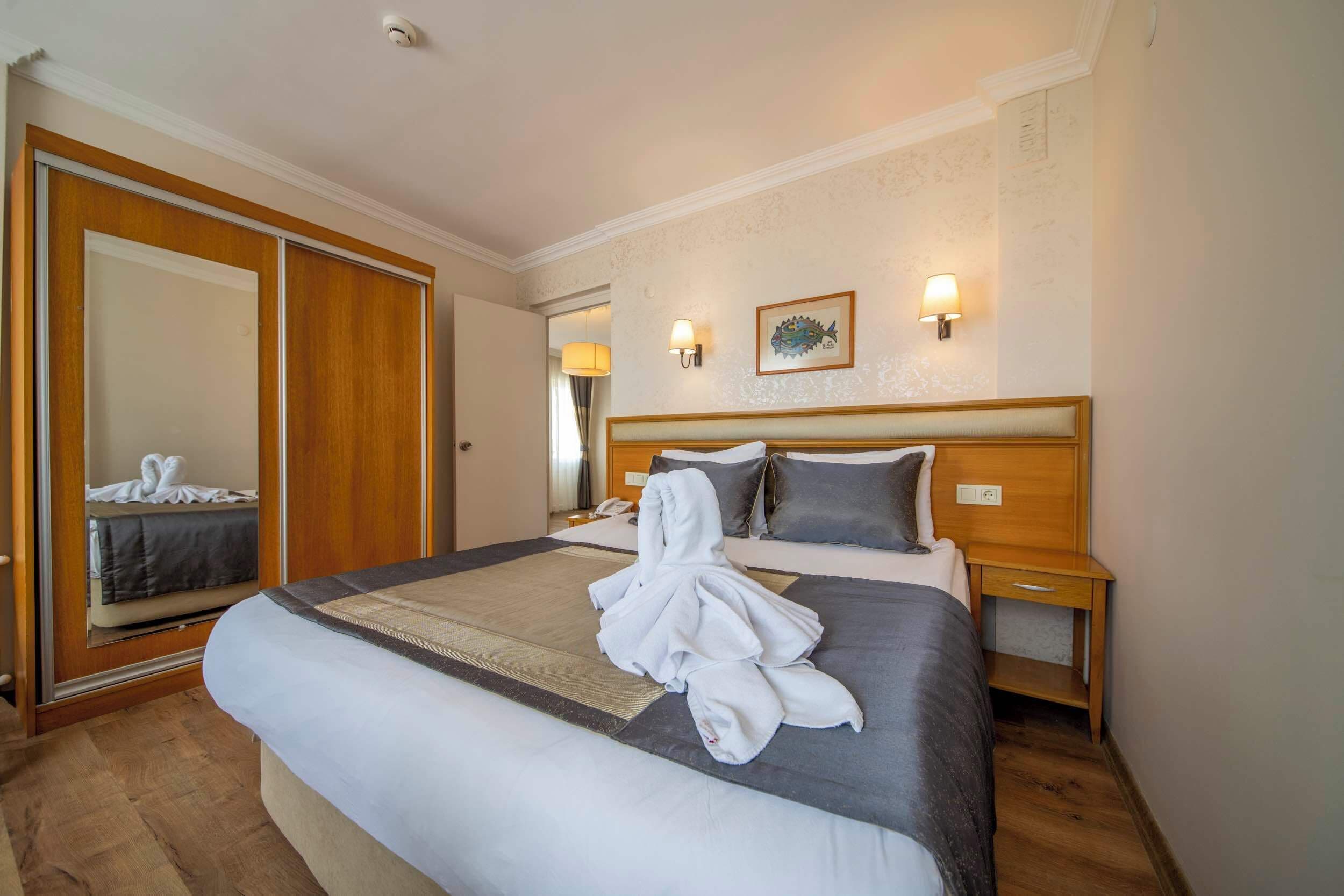 standard double or twin room, balcony | minibar, in-room safe, desk, free cots/infant beds