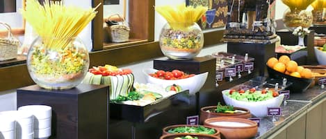 Free daily buffet breakfast