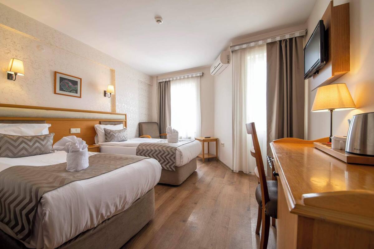 standard double or twin room, balcony | minibar, in-room safe, desk, free cots/infant beds