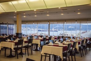 Breakfast and dinner served - Çanak Hotel (Çanakkale)