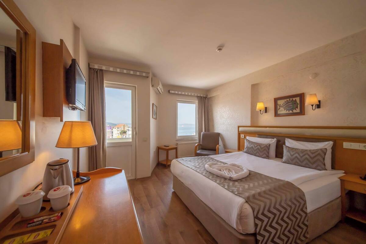 standard double or twin room, balcony | minibar, in-room safe, desk, free cots/infant beds