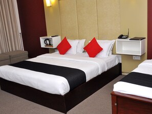 Deluxe Triple Room | Premium bedding, minibar, in-room safe, desk - Laa Adams (Hatton)