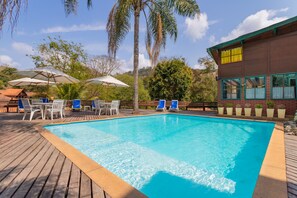 Außenpool, Liegestühle