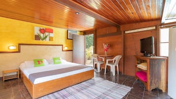 Quarto casal luxo | Frigobar, Wi-Fi de cortesia, roupa de cama