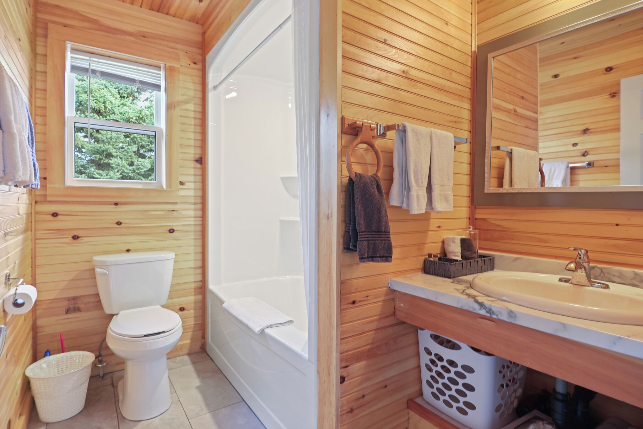 Luxury Cottage, 3 Bedrooms | Bathroom | Free toiletries, hair dryer, towels