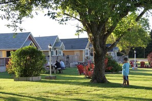 Premier Cottage, 2 Bedrooms | Living area - Avonlea Cottages (Cavendish)