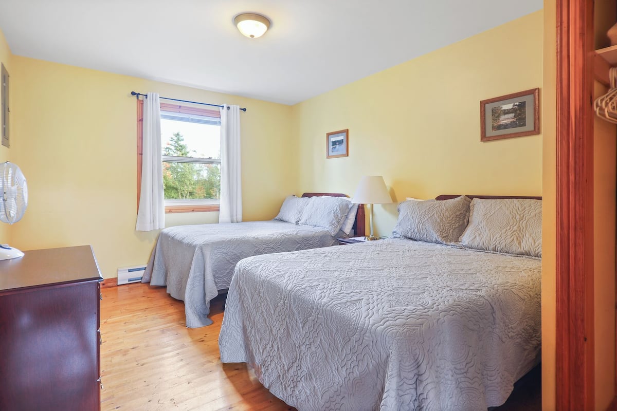 Executive Cottage, 2 Bedrooms | 2 bedrooms, individually decorated, individually furnished