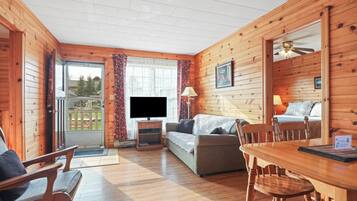 Deluxe Cottage, 3 Bedrooms | Living area | 39-inch LCD TV with cable channels, TV
