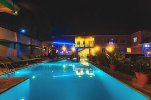 Outdoor pool - The Okaseni Lodge (Arusha)