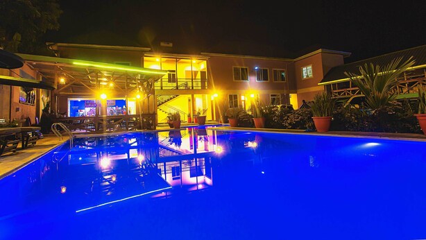 Outdoor pool - The Okaseni Lodge (Arusha)