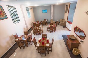 Free daily continental breakfast - The Okaseni Lodge (Arusha)