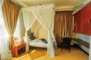 Desk, laptop workspace, iron/ironing board, free WiFi - The Okaseni Lodge (Arusha)