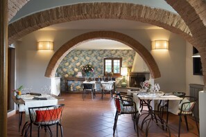 Lunch and dinner served, pool views  - Borgo I Vicelli Adults Only Relais (Bagno a Ripoli)
