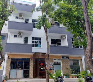 Front of property - Beach Grand & Spa Premium (Hulhumalé)