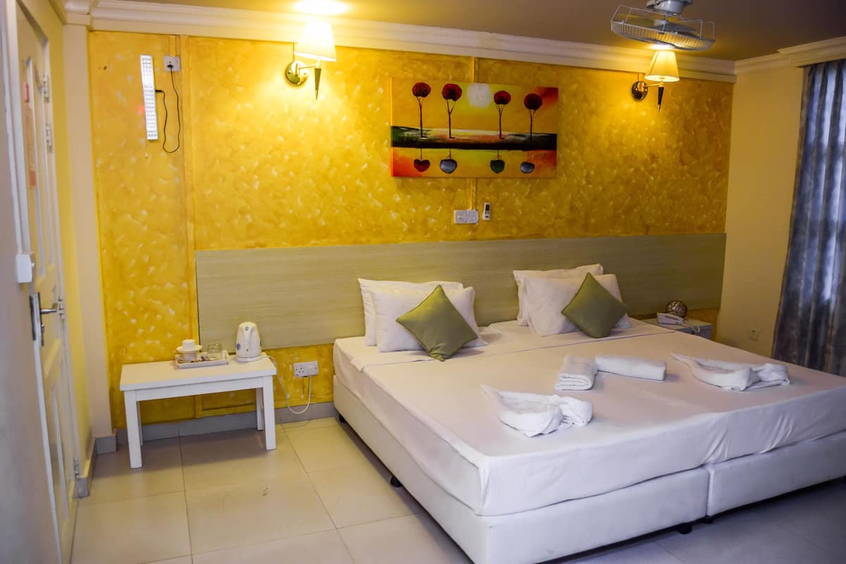 Deluxe Queen Room | 1 quarto, frigobar, escrivaninha, cortinas blackout