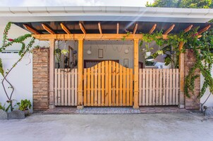 Fachada de la propiedad