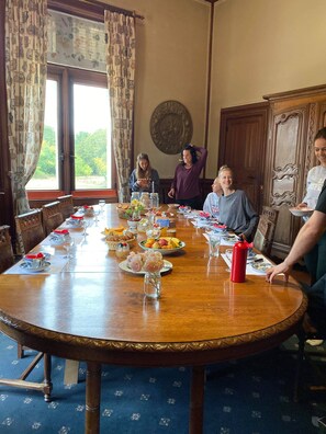Free daily continental breakfast  - Château de Boisrenault (Buzancais)