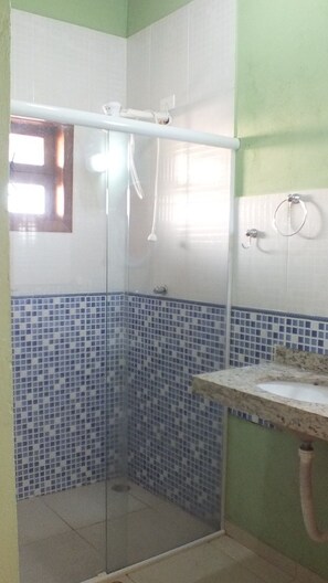 Basic Double Room, 1 Double Bed, Sea View | Minibar, desk, rollaway beds, bed sheets - Pousada Mirante Altos Ares (Ilhabela)