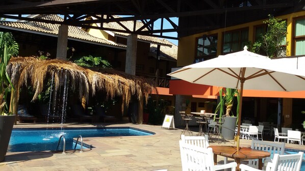 2 座室外游泳池