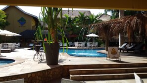 2 座室外游泳池