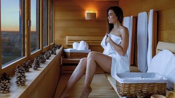 Royal Penthouse mit Panorama Sauna | Hochwertige Bettwaren, Zimmersafe, individuell dekoriert