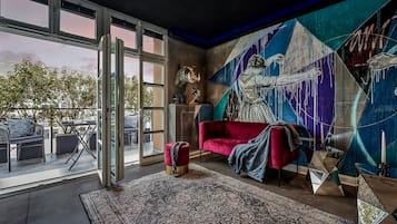Superior Loft -Black Edition- 1 King-Bett, Balkon, Stadtblick | Hochwertige Bettwaren, Zimmersafe, individuell dekoriert