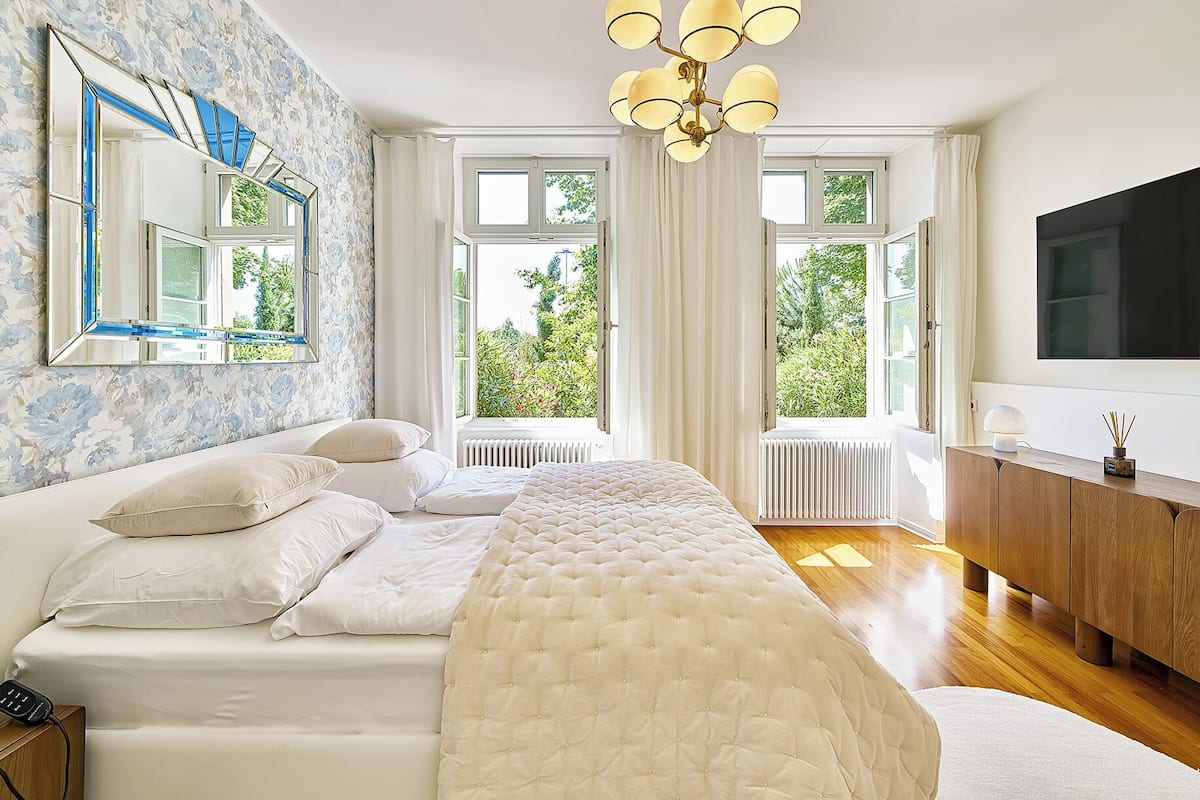 Royal-Suite | Hochwertige Bettwaren, Zimmersafe, individuell dekoriert