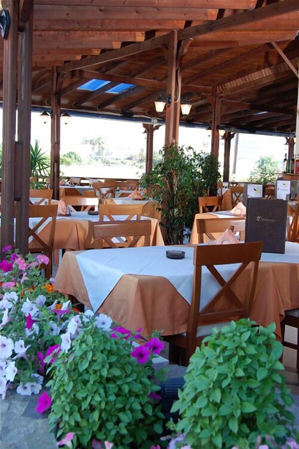 Dinner served, international cuisine