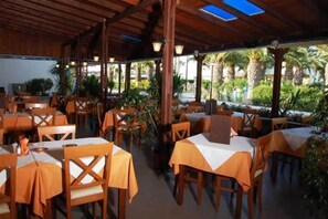 供應晚餐，國��際料理