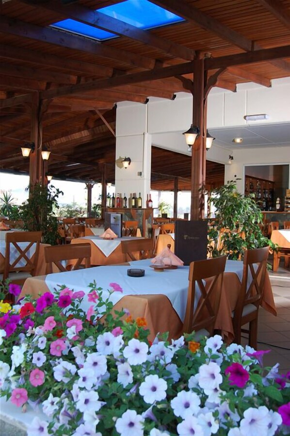 Dinner served, international cuisine