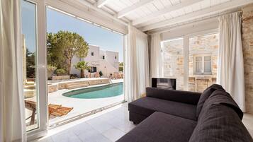 Vila, di pinggir kolam renang | 1 kamar tidur, kedap suara, dan Wi-Fi gratis