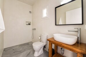Luxury Studio Suite, 1 Bedroom, Pool View | Bathroom | Shower, free toiletries, hair dryer, towels - Villa Pela (Paros)