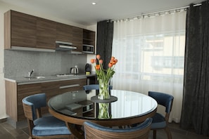Suite superior | Caja fuerte, decoración individual, mobiliario individual