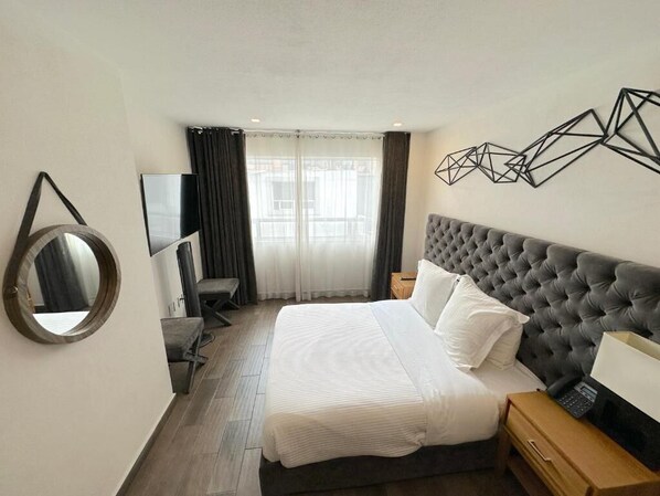 Luxury-Suite, 2 Schlafzimmer | Zimmersafe, individuell dekoriert, individuell eingerichtet