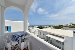 Minibar, iron/ironing board, WiFi, bed sheets - Nikolas Naousa Guesthouse (Paros)