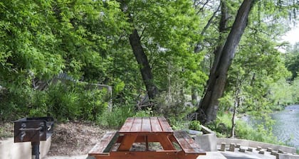 Gruene Reservations at the Village