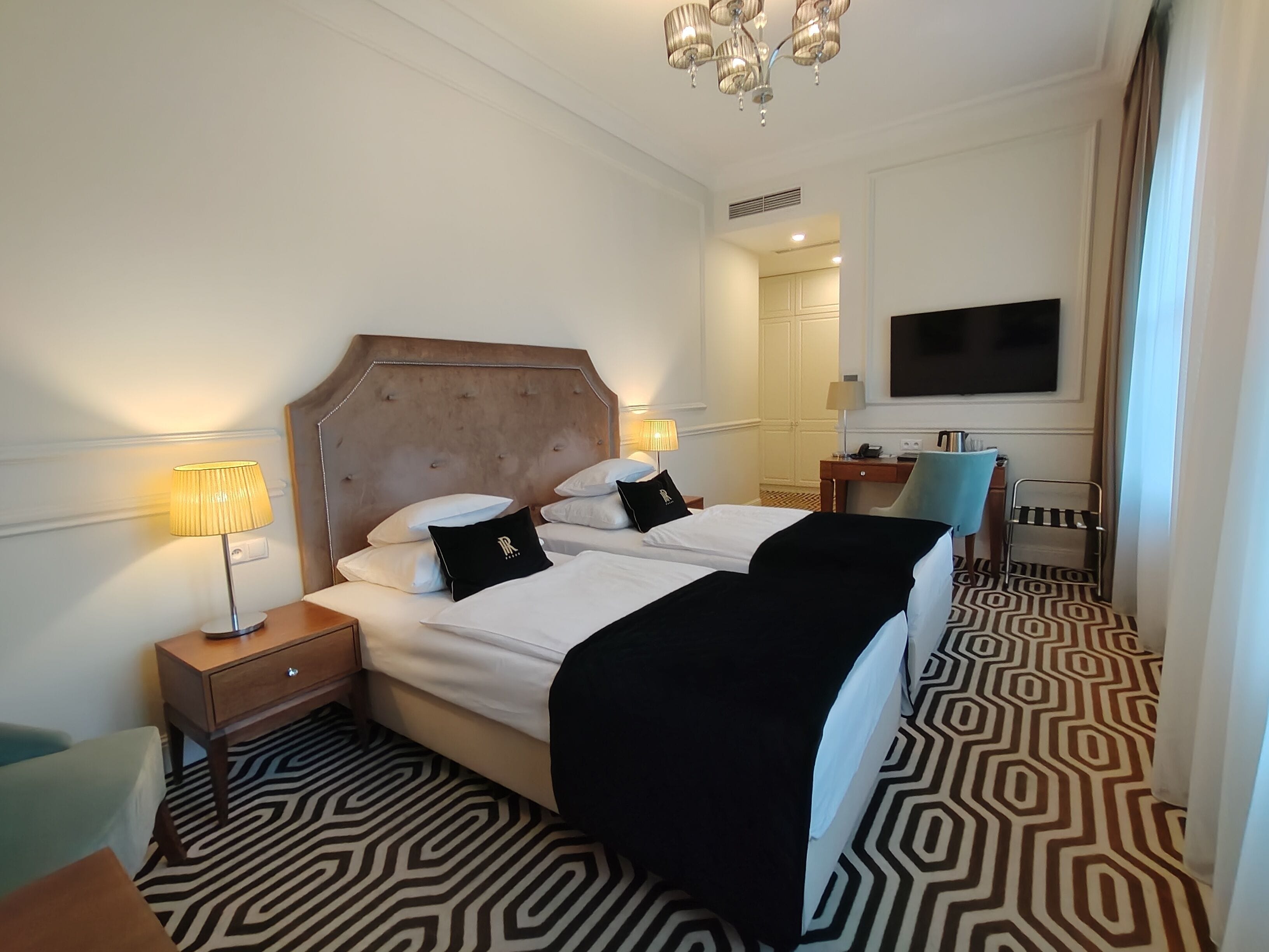 Superior Double or Twin Room | Minibar, in-room safe, desk, iron/ironing board