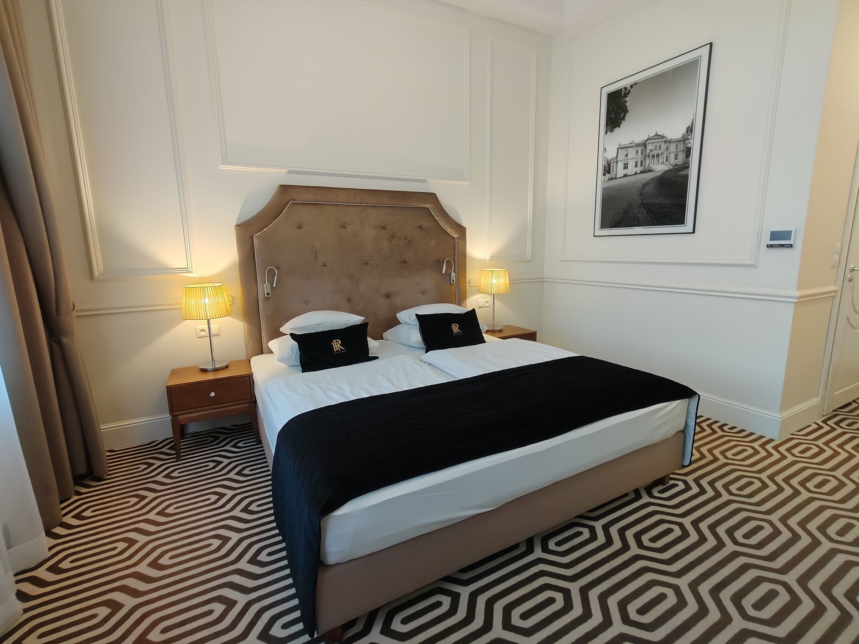 premier double room single use | minibar, in-room safe, desk, iron/ironing board