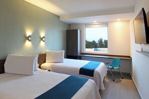 Habitación doble superior | Caja de seguridad en la habitación y escritorio