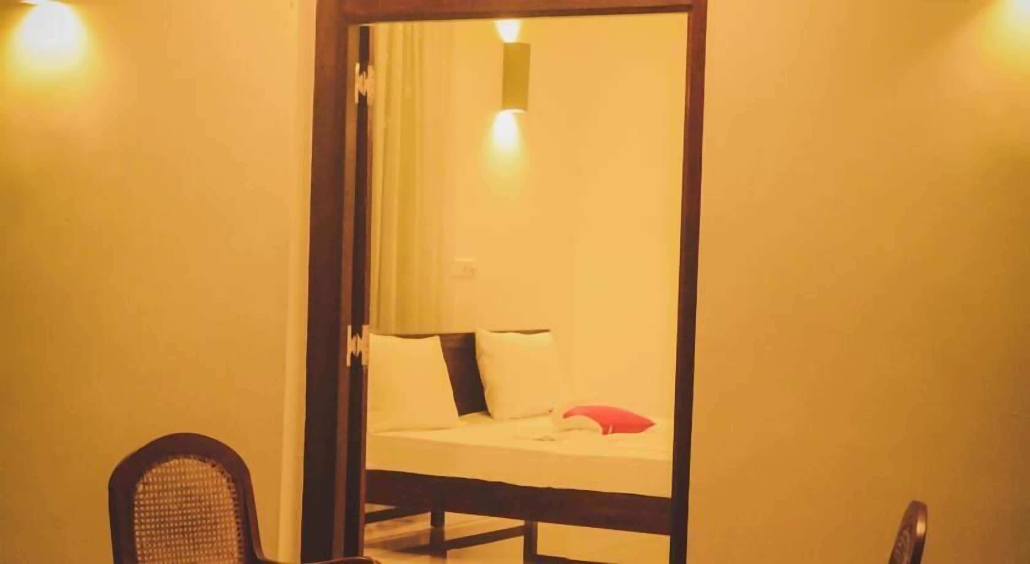 Double Room, Private Bathroom | Individually decorated, individually furnished, desk, blackout drapes