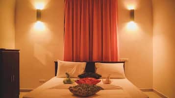 Double Room, Private Bathroom | Individually decorated, individually furnished, desk, blackout drapes