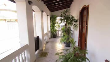 Minibar, truy cập Internet không dây miễn phí, bộ trải giường